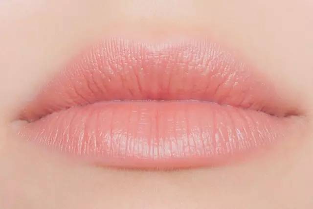 香奈儿口红三支套装试色,看了又看银珠的口红