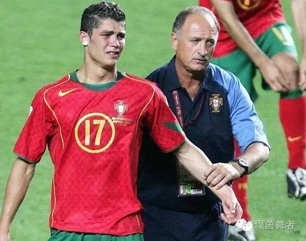 路易斯菲利佩斯科拉里年轻,大菲尔和卡佩罗谁厉害