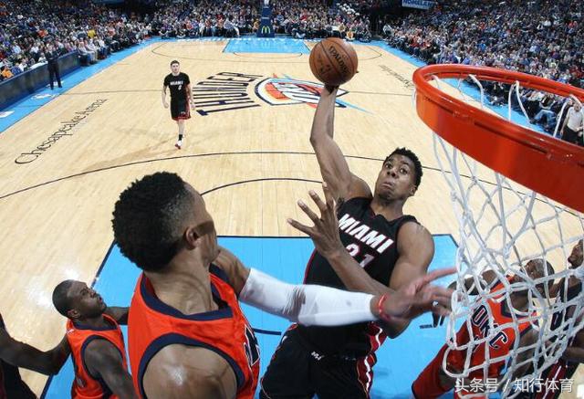 篮板机器笑傲全联盟无人能敌，恐毁一人之手