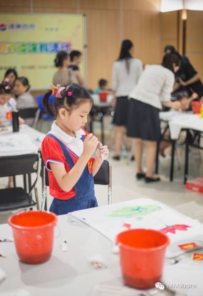 想象无限，创意T恤被宝贝儿们画成了“春田花花”