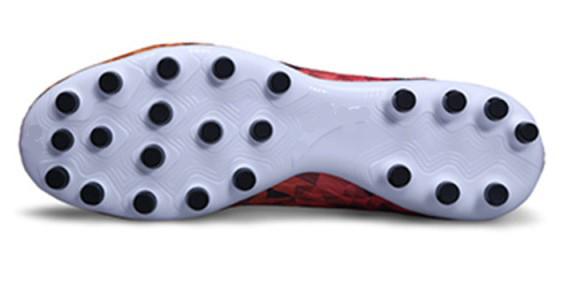 雨天踢球关注事项,雨天踢球球滑