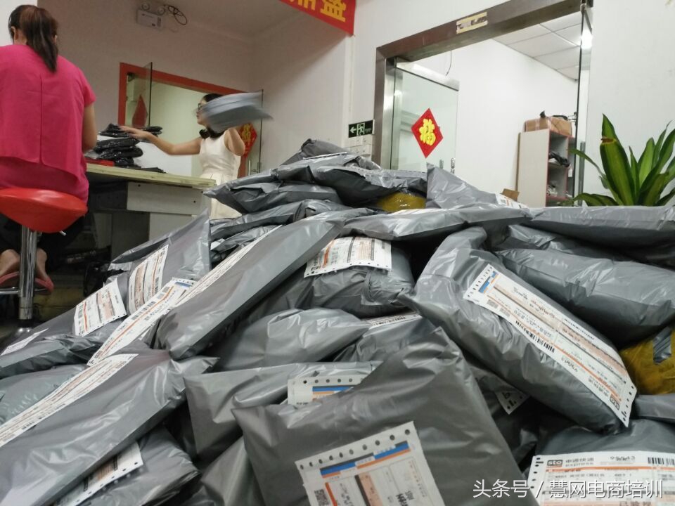 快递包装破损物品丢失怎么赔偿,已签收快递破损找谁赔偿