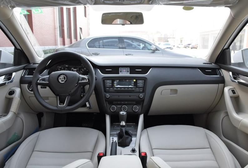 最新款速腾的空间,这是一款比速腾更高级的大众家轿