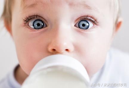 添加完辅食厌奶一个月,吃了辅食后宝宝喝奶少怎么办