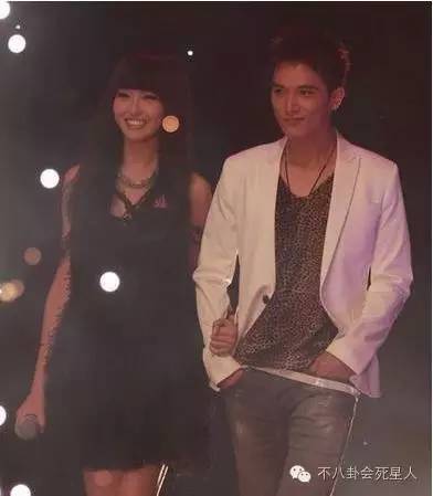 丧父暴瘦一天只吃一根香蕉的他却被骂，跟唐嫣杨丞琳有关