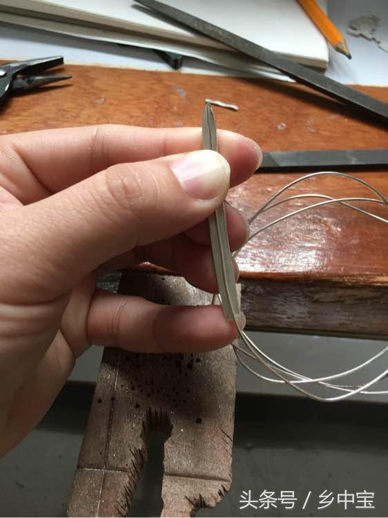 纯手工打造一枚银戒指的过程,纯手工银戒指简单的值多少钱