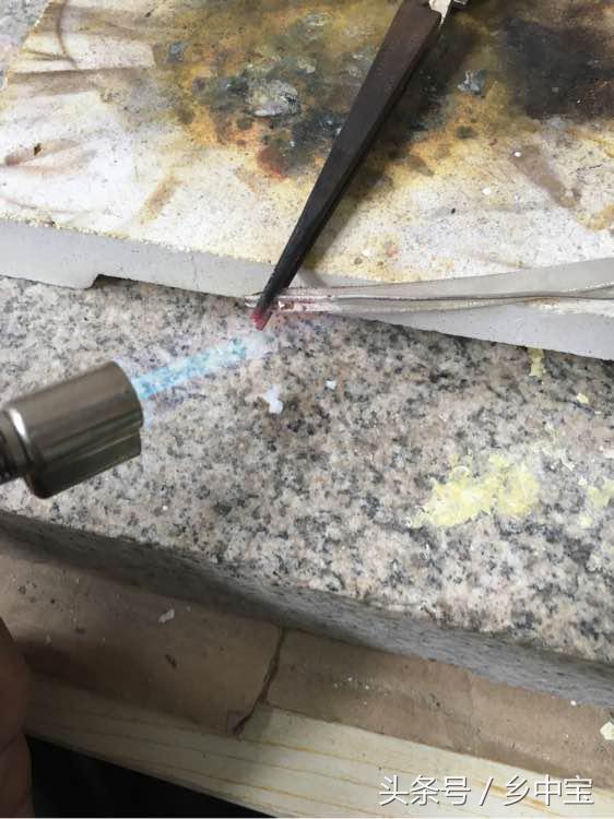 纯手工打造一枚银戒指的过程,纯手工银戒指简单的值多少钱