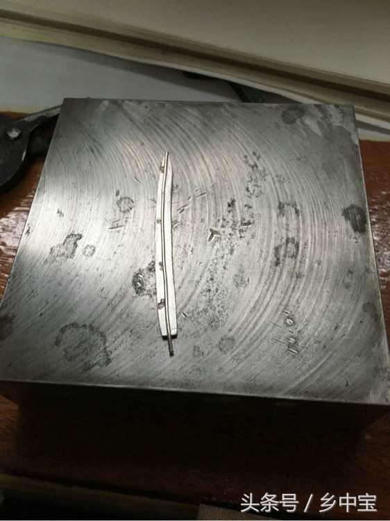 纯手工打造一枚银戒指的过程,纯手工银戒指简单的值多少钱