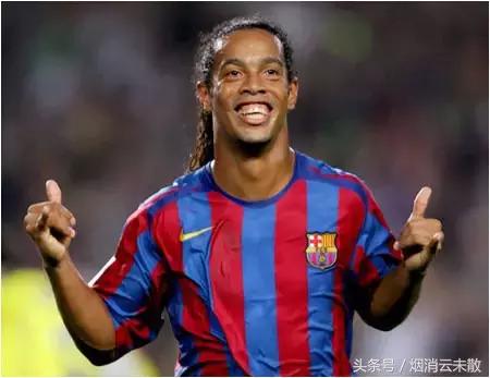 描写足球的优美句子和段落,关于足球比赛的句子有哪些