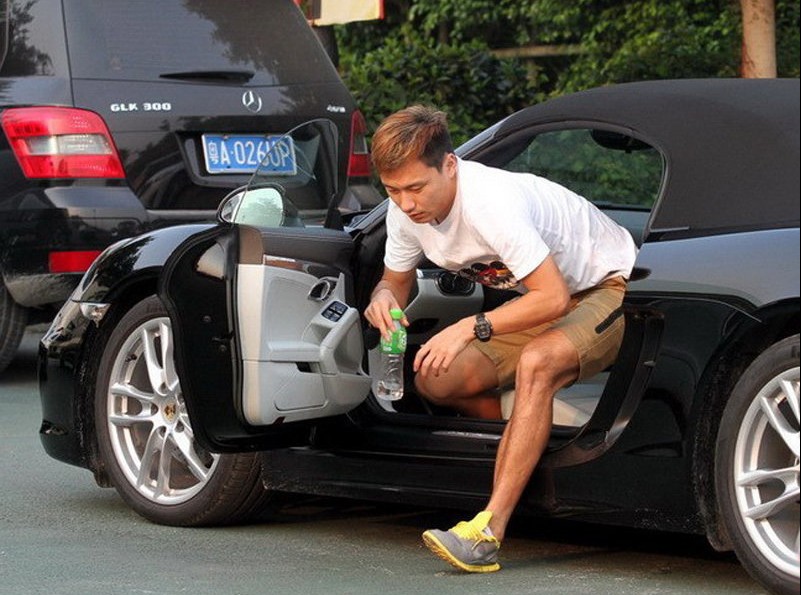 中国足球国家队都开什么车,最新国足开什么车