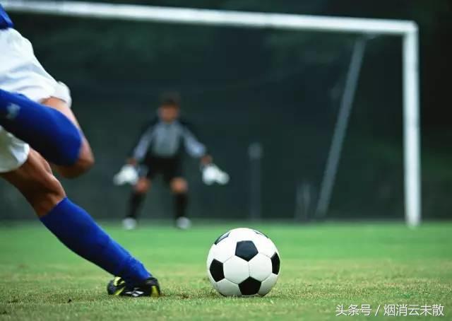 男人喜欢踢足球,是男人就要踢足球