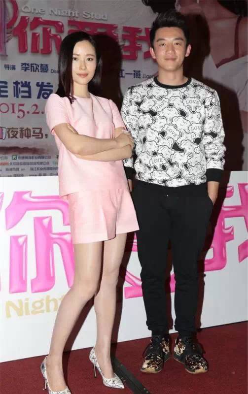 袁姗姗雪地靴视频,袁姗姗穿过膝长靴街拍