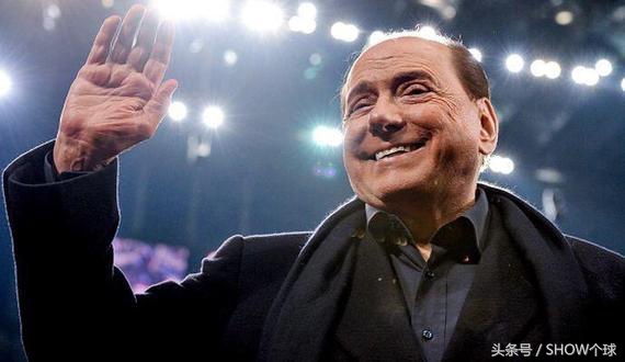 这个让人厌恶的政客，为何赢得了圣西罗巨型横幅的致敬？