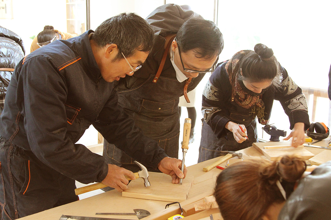 独立设计师与老木匠在最美的海景工房里创办原创家具品牌