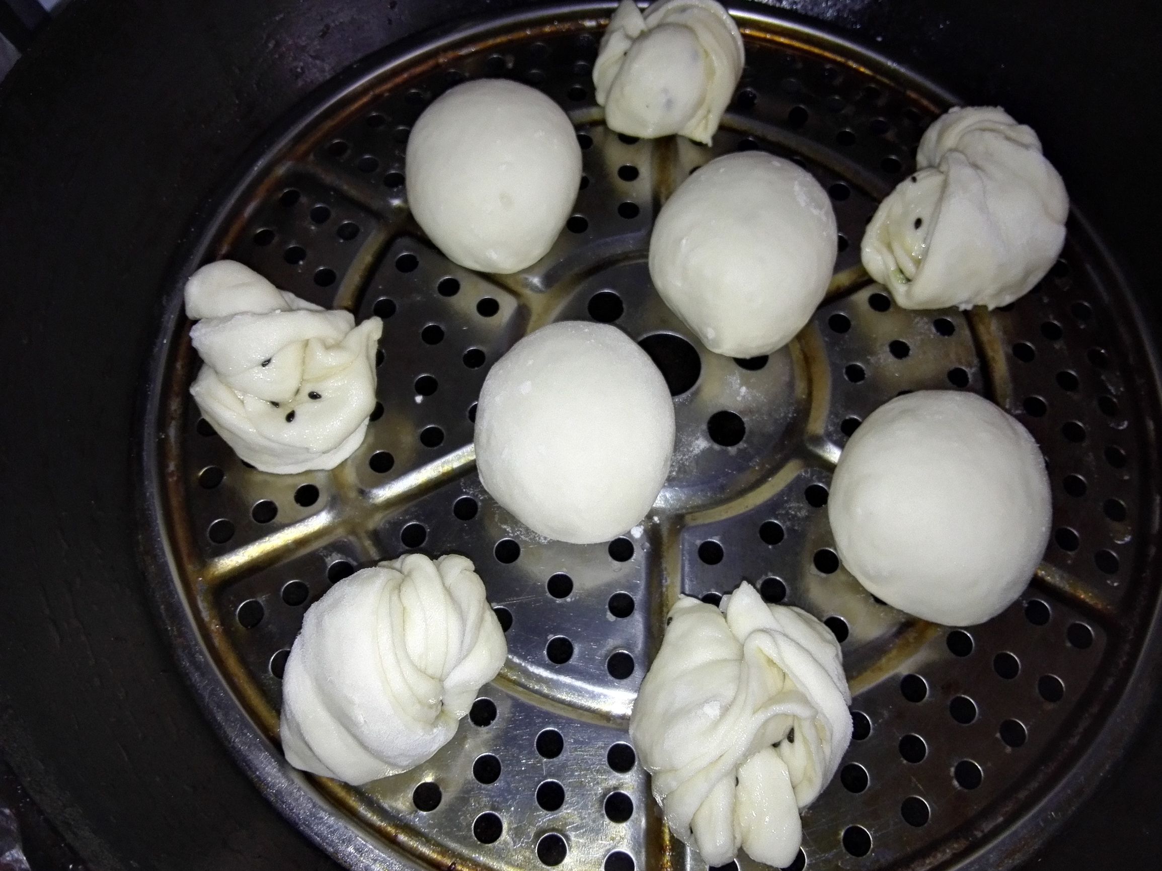 今天蒸了一锅馒头，把老公的一瓶辣酱都吃完了