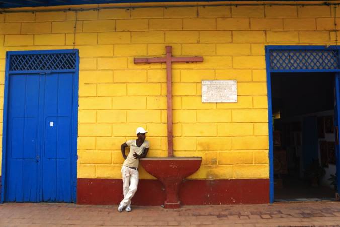 在古巴，1个人1个月只能有5个鸡蛋