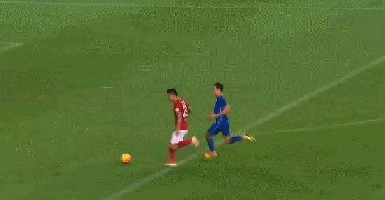 郑智被放倒视频,郑智近期踢全场的比赛