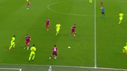 原创·青锋随手出鞘，问谁人、敢与我漫步云霄？足坛顶级9号苏神