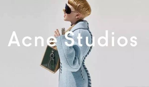 baby杨幂走秀,杨幂baby同框滑雪