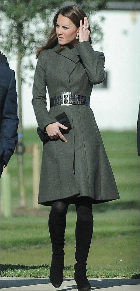 baby杨幂走秀,杨幂baby同框滑雪