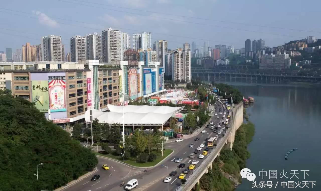 送福利！有人拍月亮有人在丢书，还不如请你吃顿火锅来的实在！