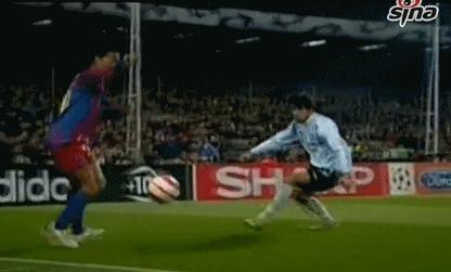 足坛10大过人必杀技,大罗对小罗停球