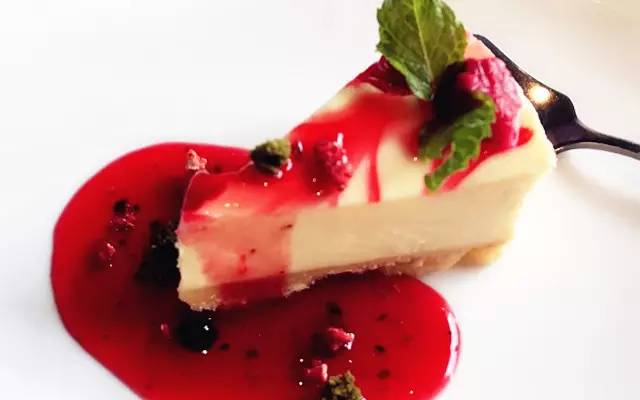 每天卖100份牛排,每天营业额只有2000的牛排自助餐