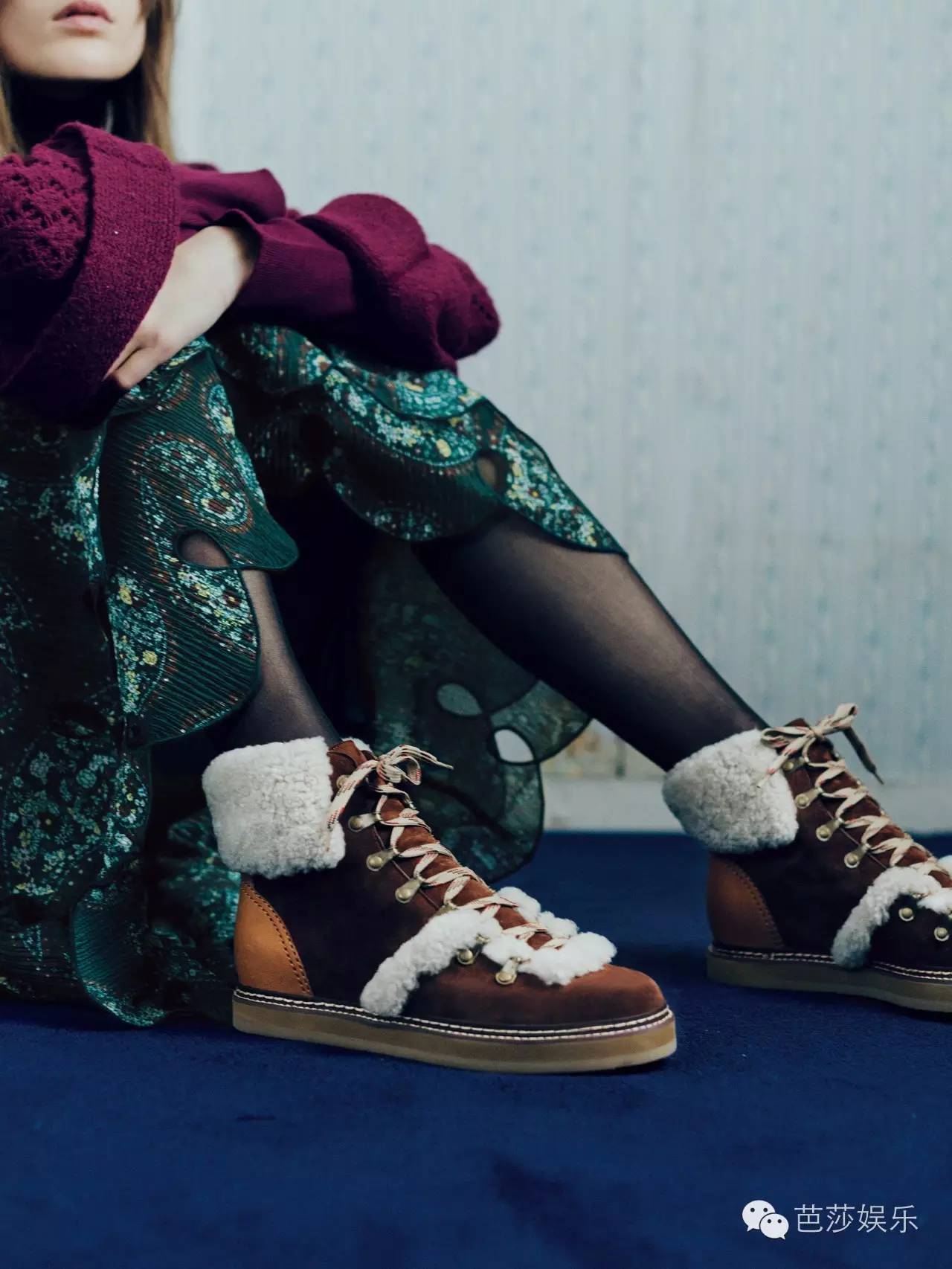 袁姗姗穿过膝长靴街拍,袁姗姗滑雪穿的浅粉色羽绒服