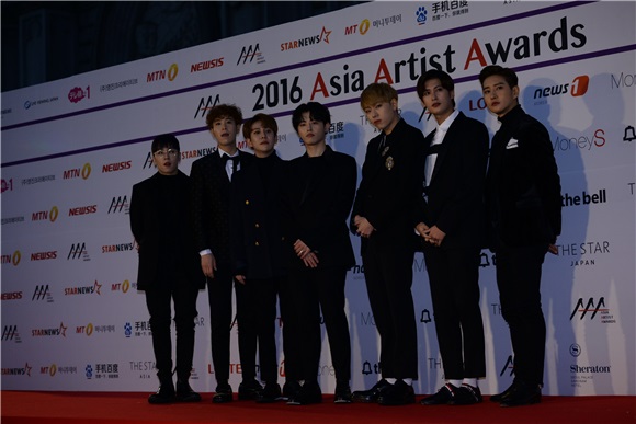 防弹和exo颁奖典礼,yes首尔出席活动视频