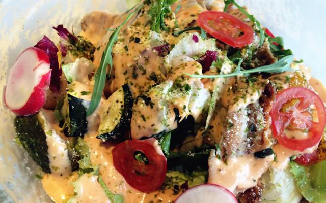 每天卖100份牛排,每天营业额只有2000的牛排自助餐