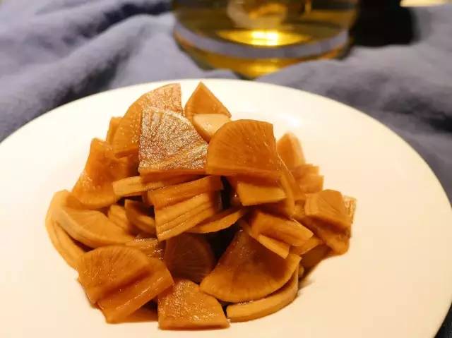 这家餐厅提供的菜单让人细思极恐,这家餐厅菜不好吃却天天爆满