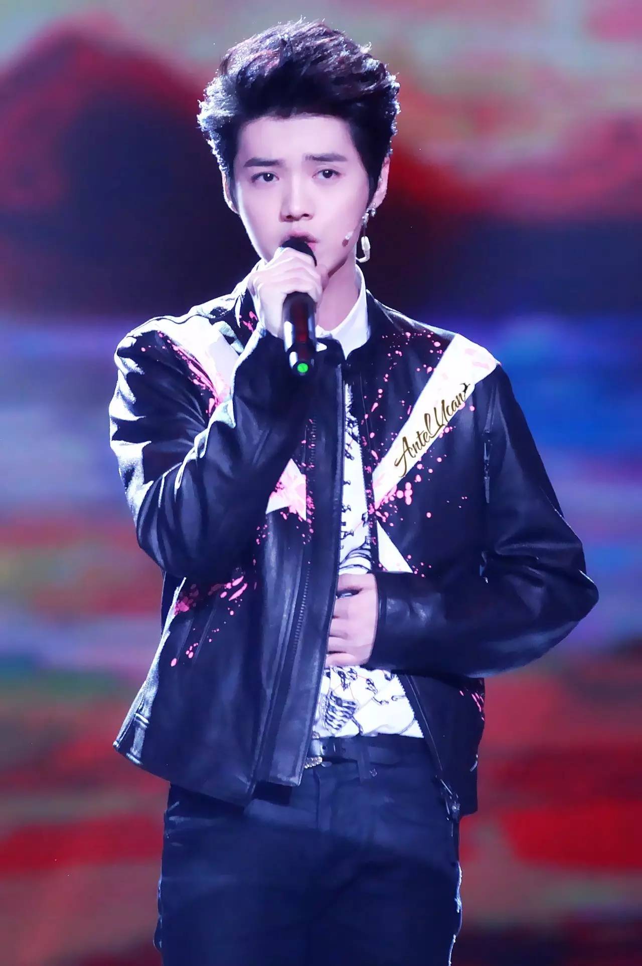 Jolin的蛋糕，杨幂的画，鹿晗的足球...万万没想到！明星们都是酱紫的跨界艺能王！