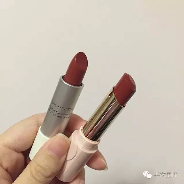 专属红人阿FI头丨新买的两支唇膏居然撞色了？！