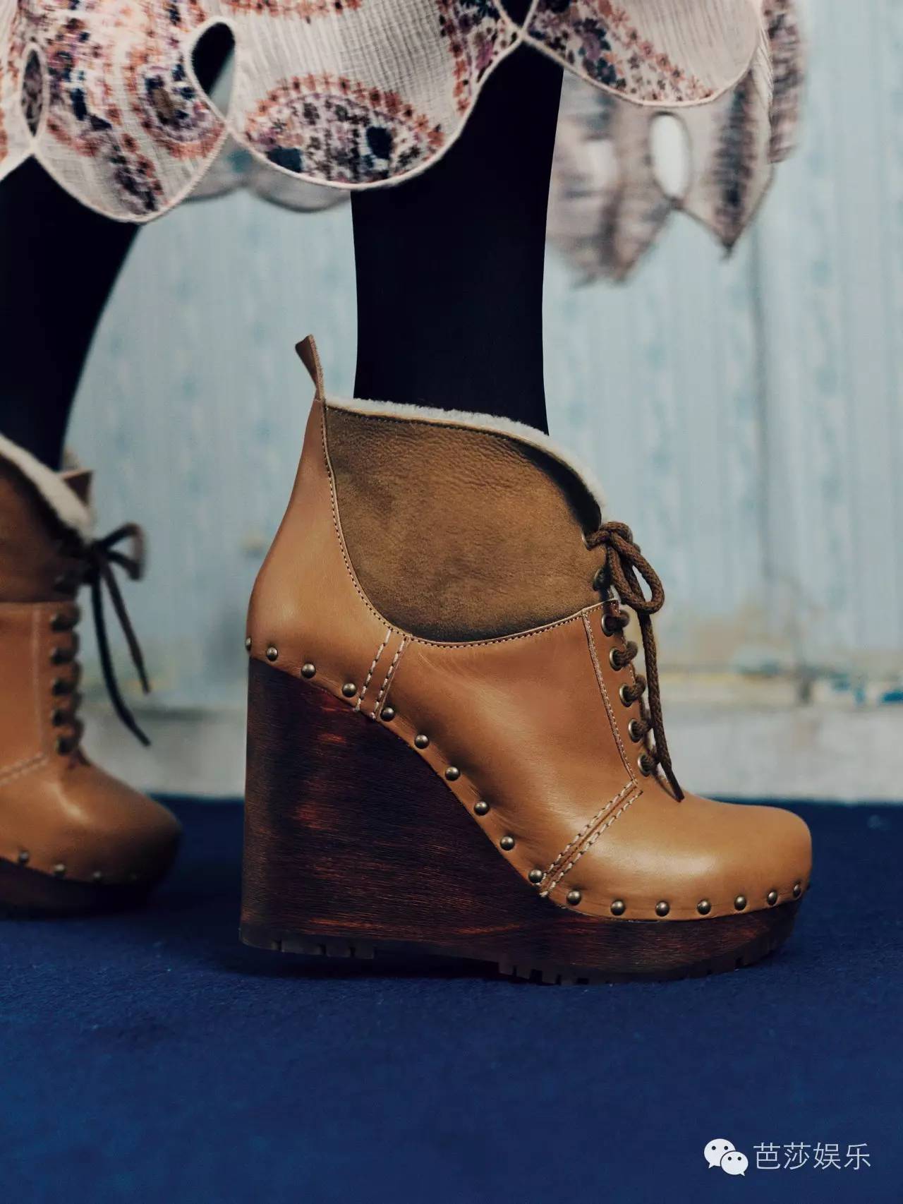 袁姗姗穿过膝长靴街拍,袁姗姗滑雪穿的浅粉色羽绒服