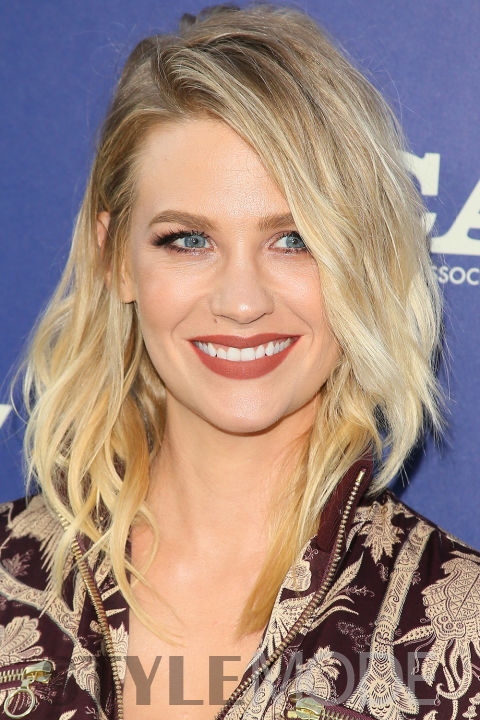 雾色头发的染发方法,染发皮肤黑染什么颜色才显白