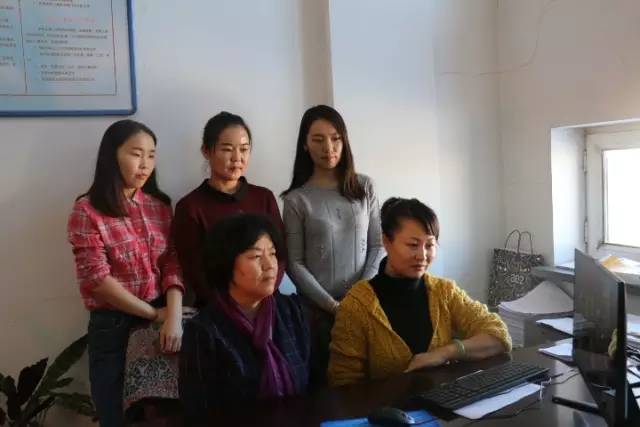 「热点关注」呼伦贝尔市妇联*党**组组织全市妇联系统认真收看自治区第十次*党**代会直播