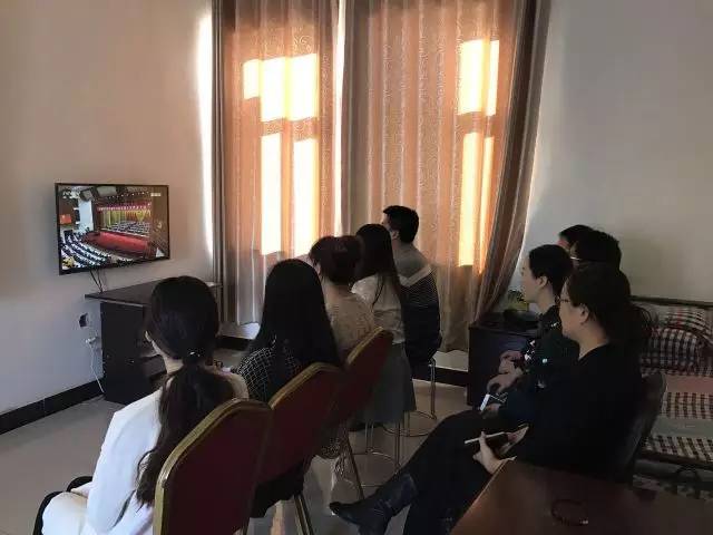 「热点关注」呼伦贝尔市妇联*党**组组织全市妇联系统认真收看自治区第十次*党**代会直播