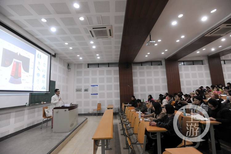 200多名学生联名推荐仅入职一年的他为何感动川外