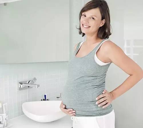 孕期发烧不超38度需要治疗吗,孕期发烧不吃药能扛过去么