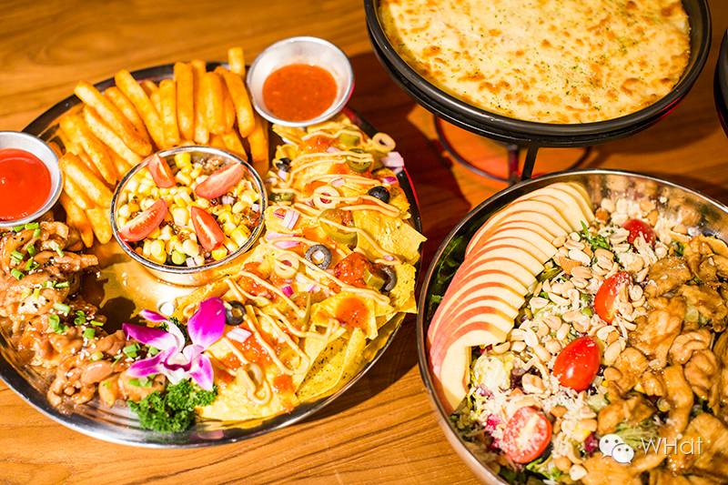 这家漫咖啡旗下的韩餐酒吧终于开到武汉，能俯瞰武汉天地清晨夜景