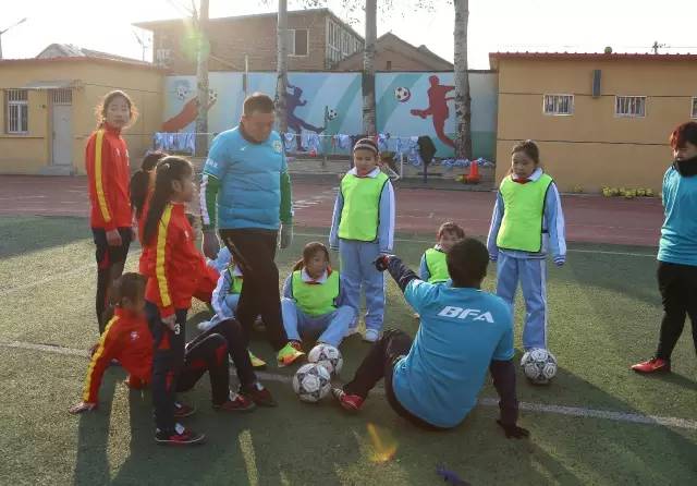 湖滨小学校园足球,小学校园足球联赛活动简报