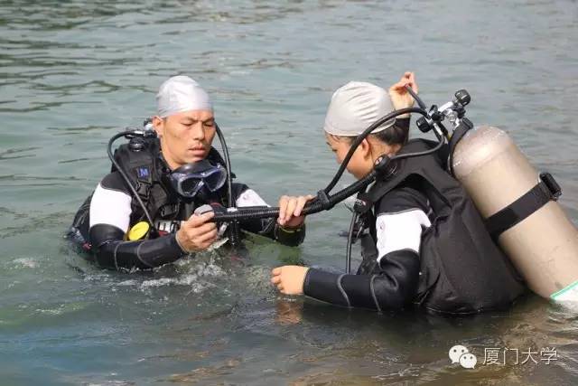 体育微型课游泳,二年级体育公开课攀岩