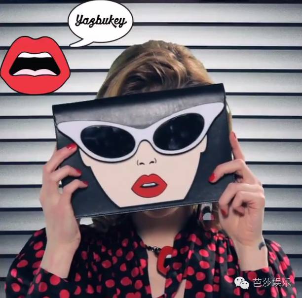 范冰冰拎着表情包走红毯,范冰冰参加天天向上视频