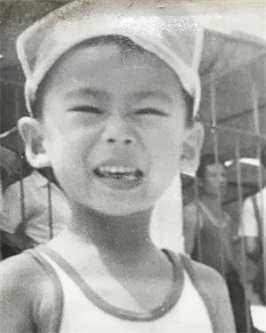 豆瓣日记:一位严肃中年男子面瘫的青春纪念册，抓拍需要稳准狠