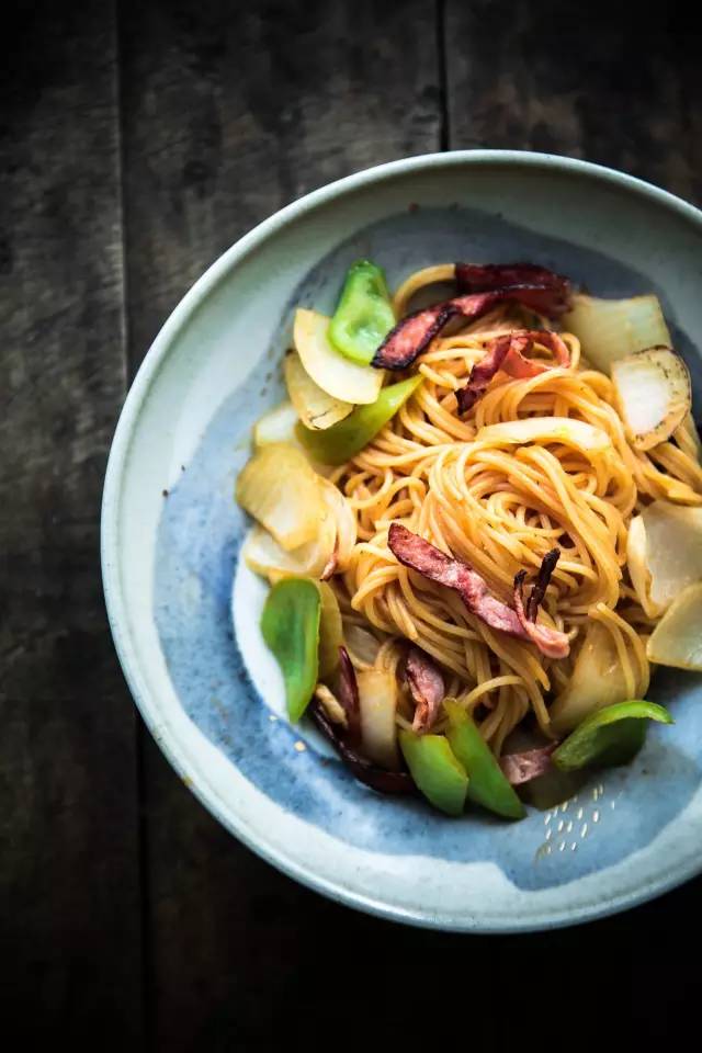 两个男人住一个双人间,两个男人共同住在一个屋子正常吗