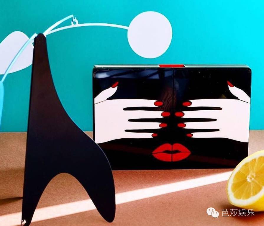 范冰冰拎着表情包走红毯,范冰冰参加天天向上视频