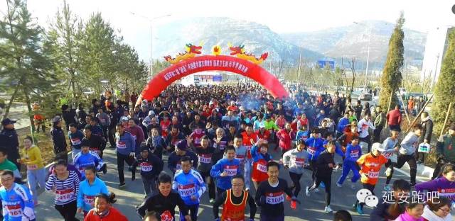 1077青关注延安市青少年体育协会足球分会会长王一举、延安市青年体育协会跑吧负责人刘振琪做客本期《延安青年》