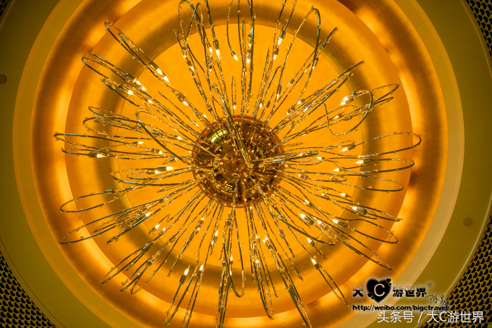 旅游的中国夫妻住迪拜帆船酒店,住迪拜帆船酒店攻略