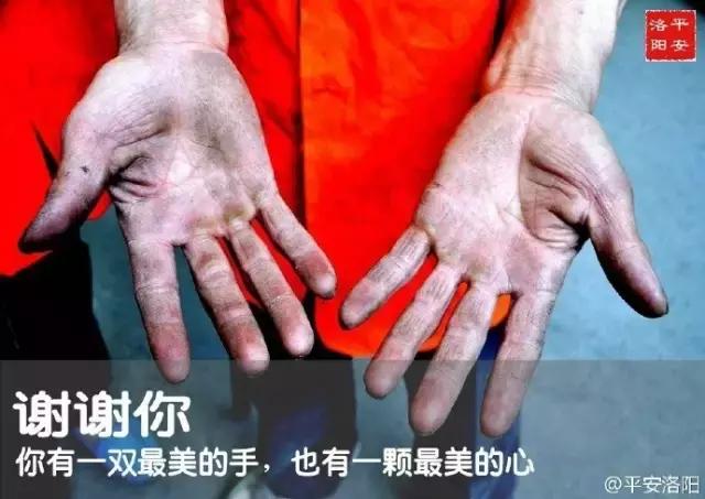 蓝衣服小男孩原视频,蓝色衣服小男孩很火的视频