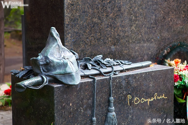 《钢铁是怎样炼成的》作者奥斯特洛夫斯基的墓地